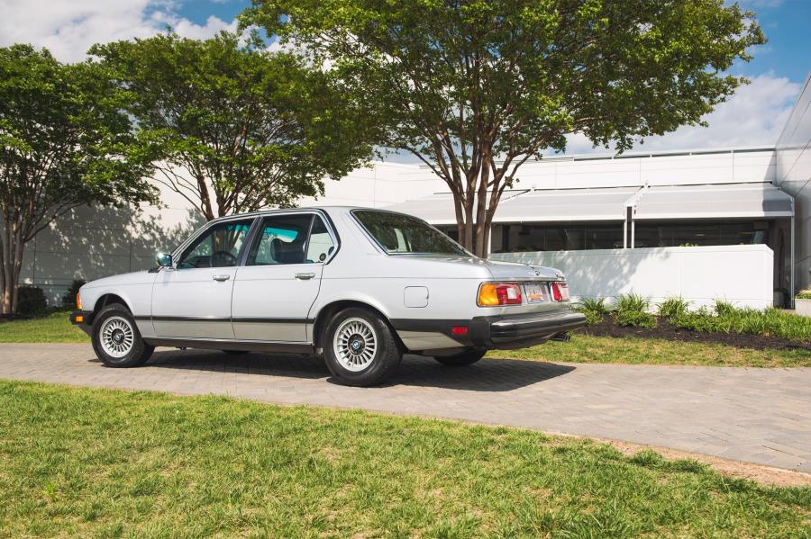  BMW 733i 1978 года  (NA) (фото 26 из 33)
